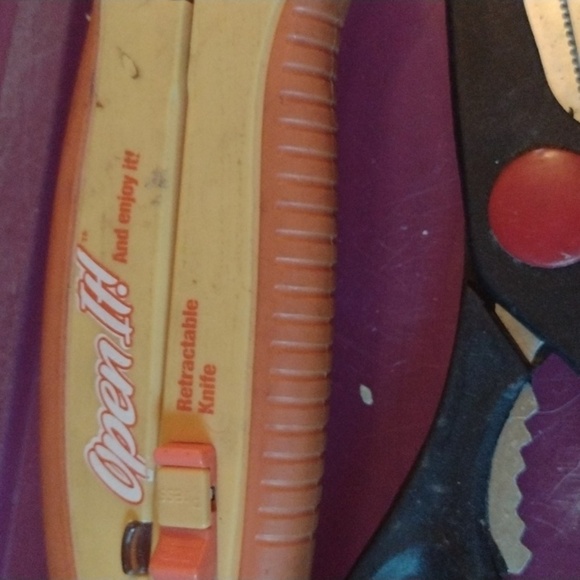 Open It! Retractable Knife and Scissors Set - Picture 3 of 3